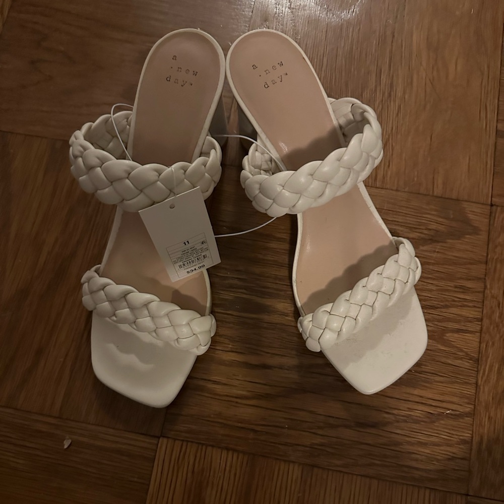 NWT a new day cream faux leather heeled sandals size 11